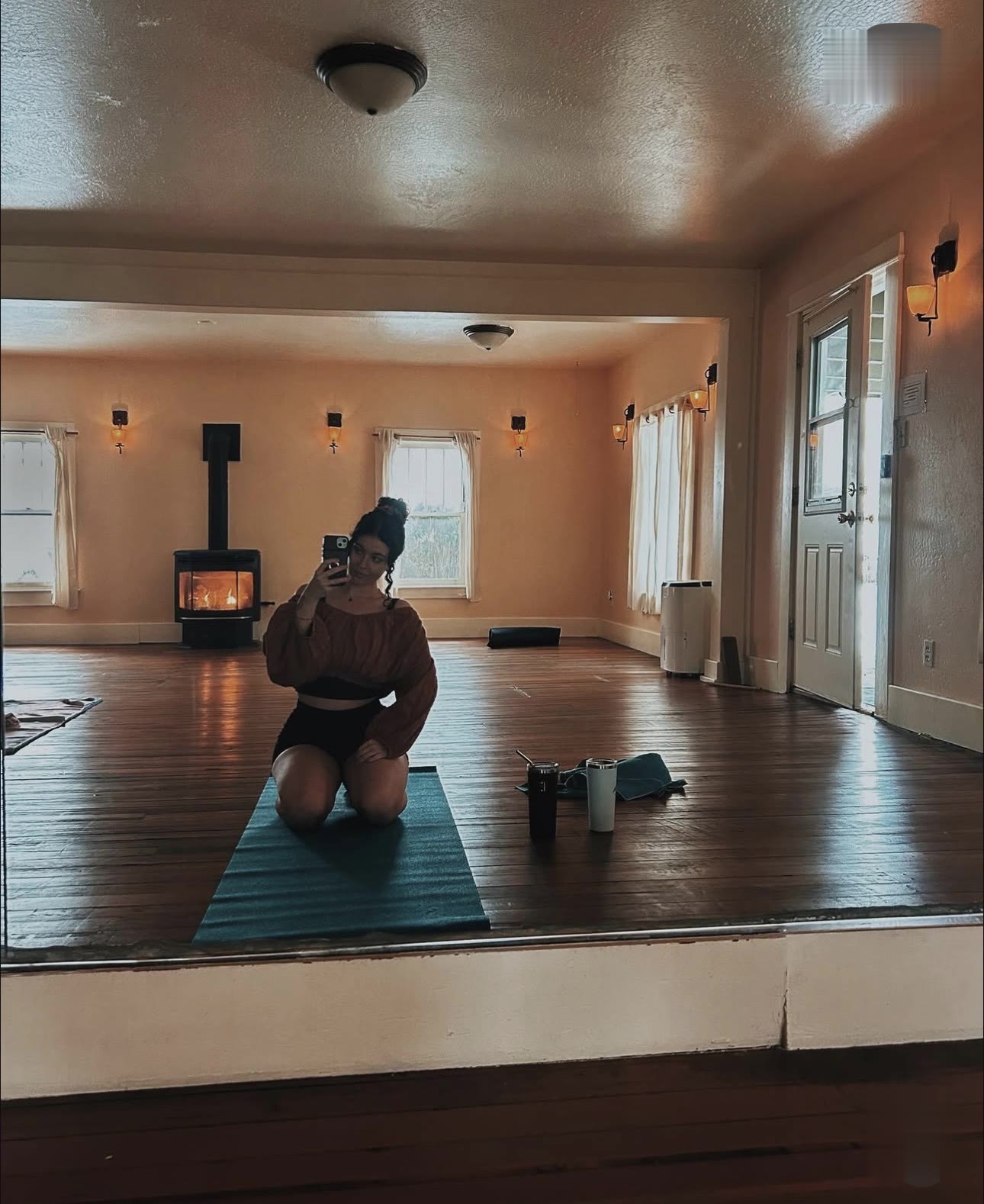 A quiet moment in the empty morning studio